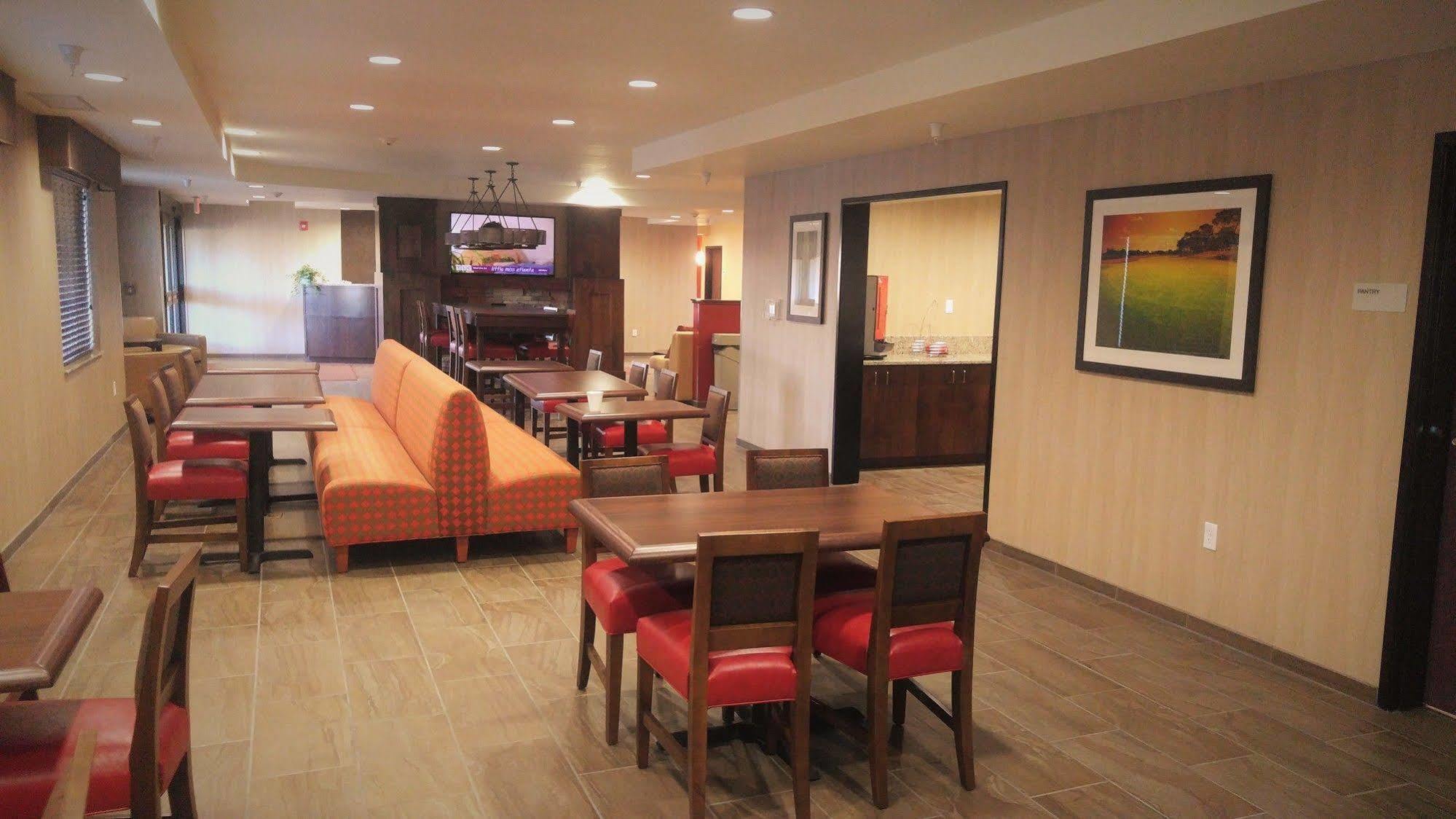 Inn At Hunters Run Watford City Exteriér fotografie