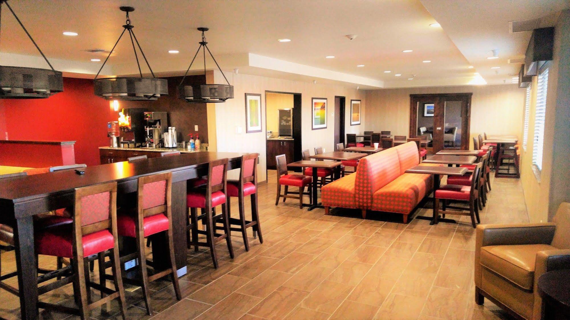 Inn At Hunters Run Watford City Exteriér fotografie